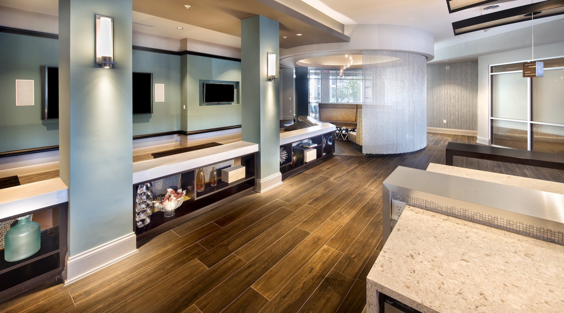 Large lobby with ample seating 